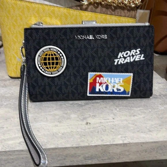 Michael Kors JST Lg Embellished Signature Logo Wristlet Wallet Phone Patches NWT - Picture 15 of 16